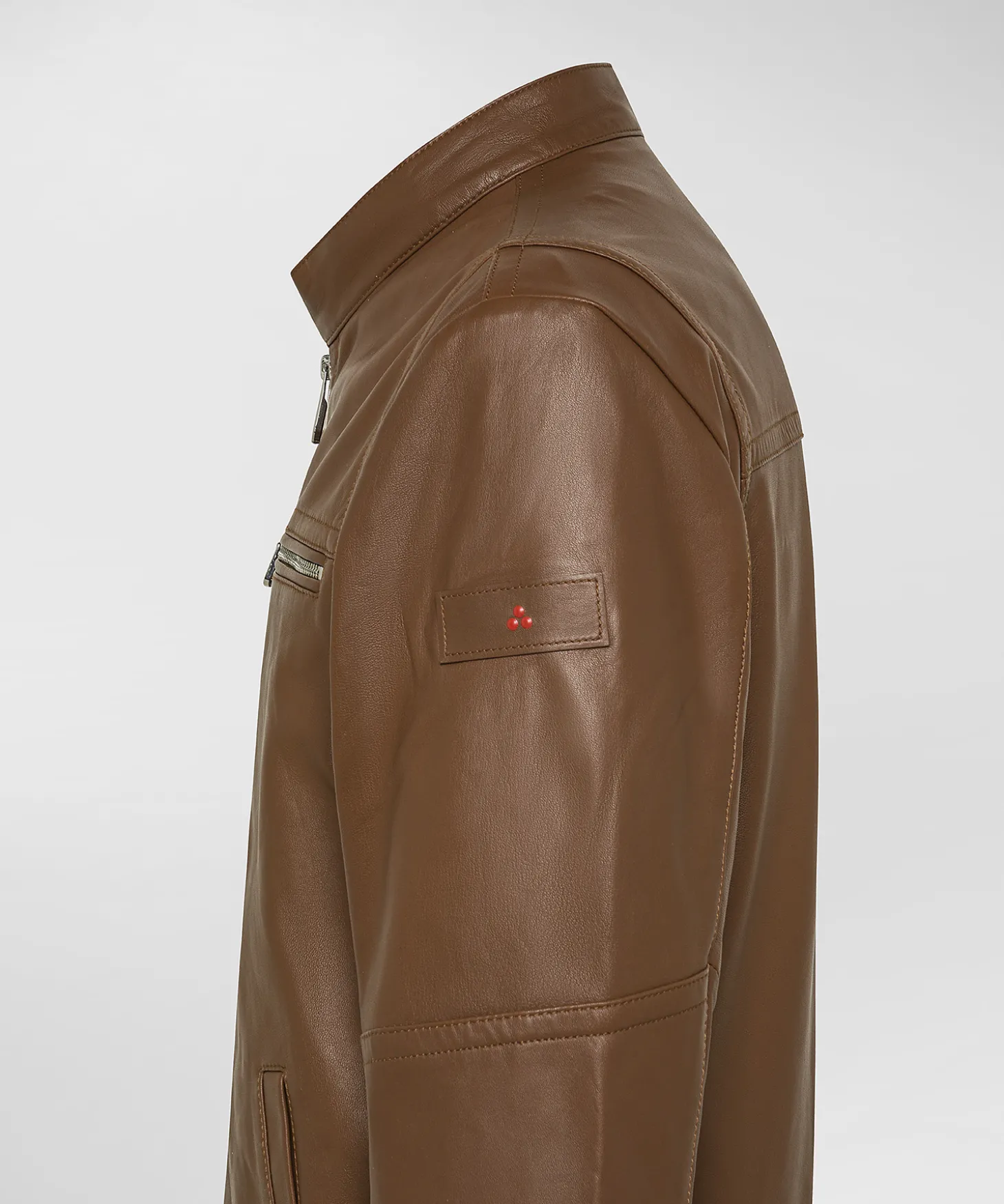 Biker in pelle con taschino al petto