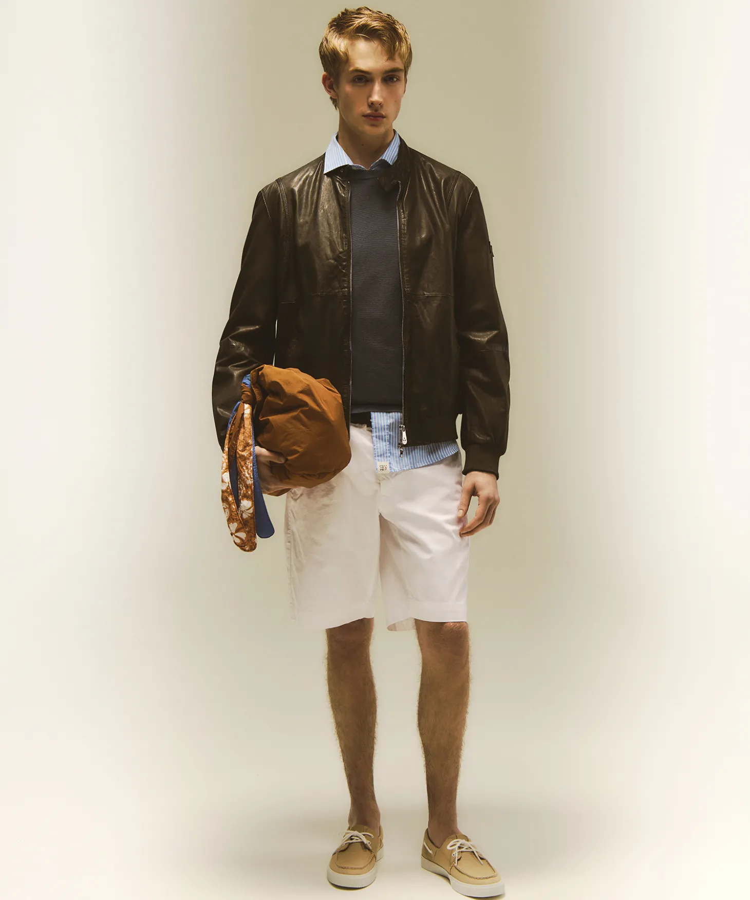 Bomber in pelle con dettagli in maglina elastica