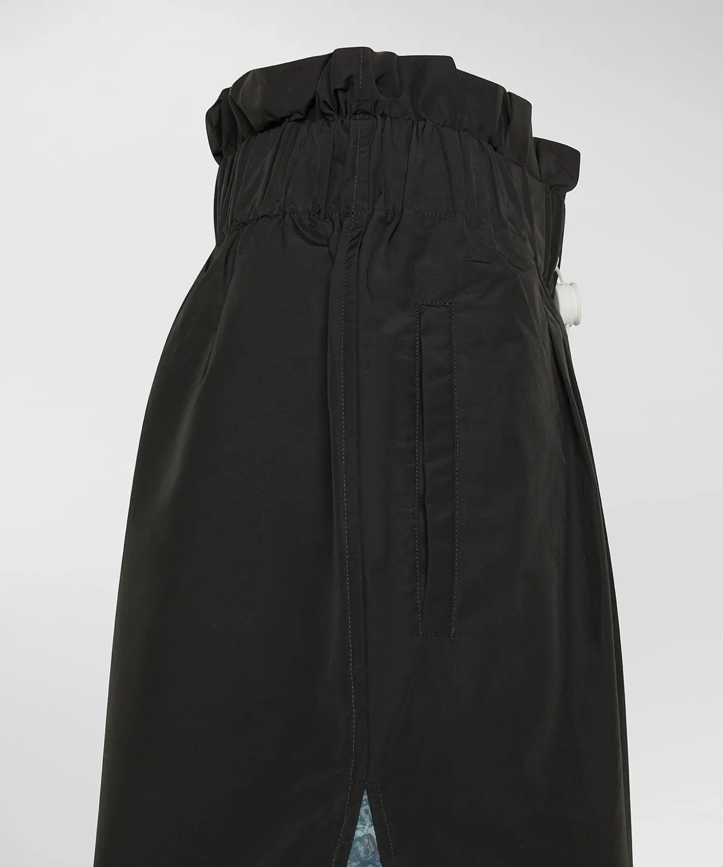 Shorts con coulisse e spacchi laterali