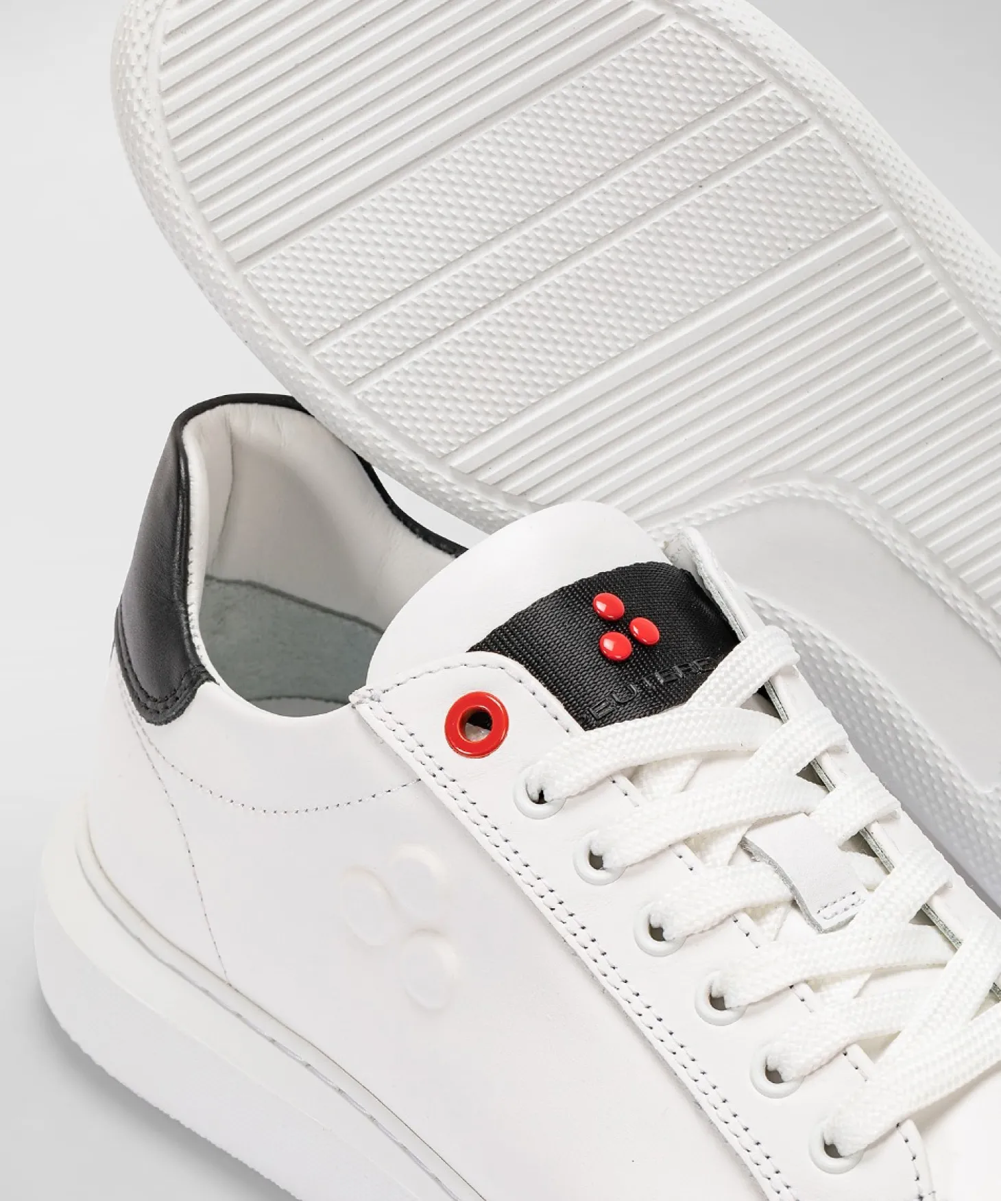 Sneaker In Pelle Con Logo Goffrato