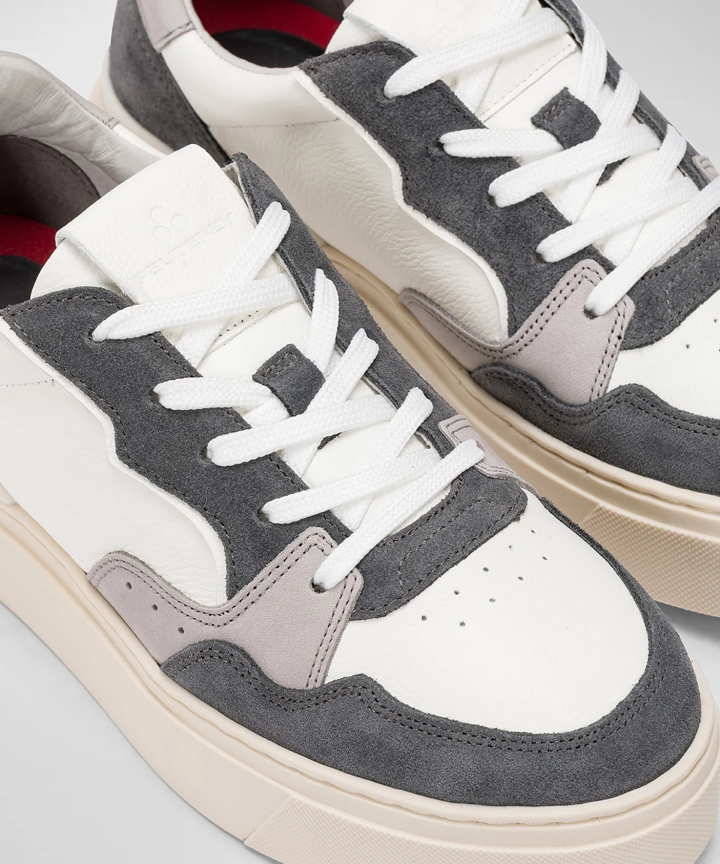 Sneakers In Pelle Con Dettagli In Suede