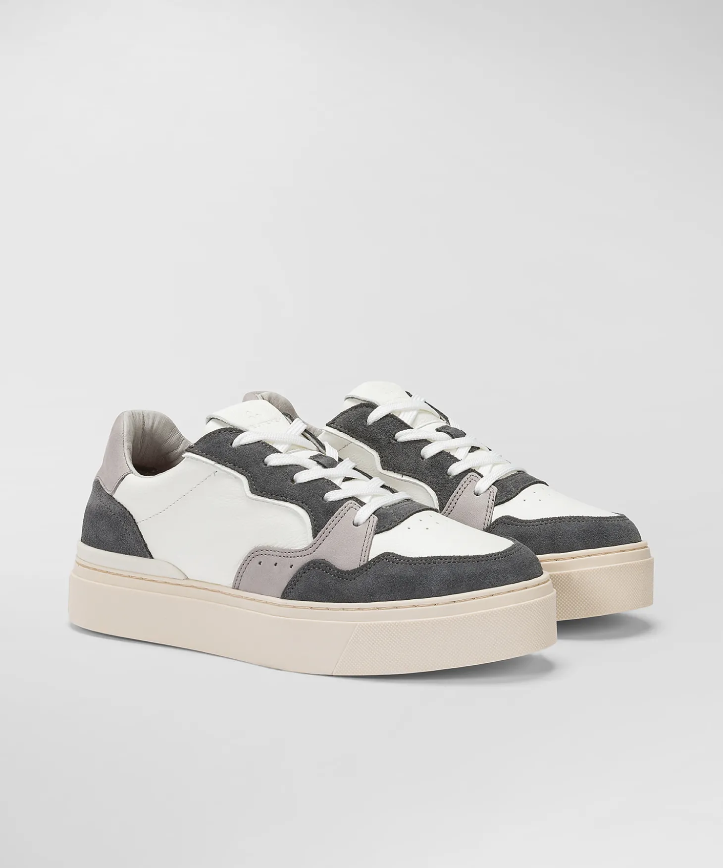 Sneakers In Pelle Con Dettagli In Suede