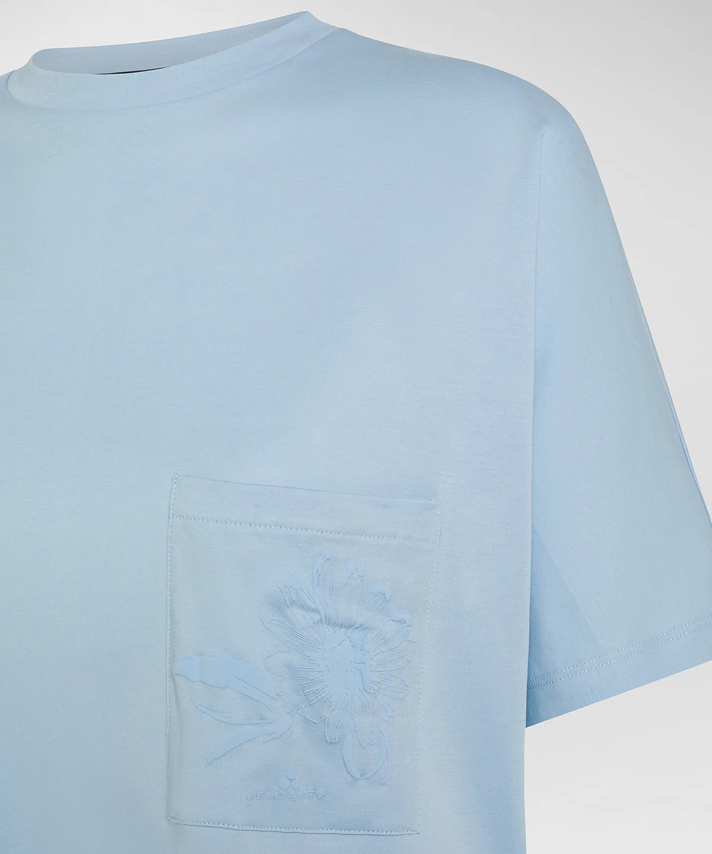 T-shirt con spalla a kimono e taschino con dettaglio stampato